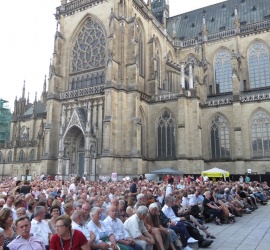 Joan Baez am Linzer Domplatz