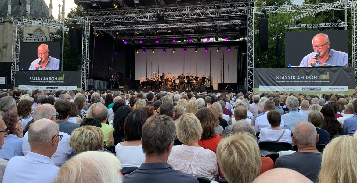Fuliminantes Konzert von Konstantin Wecker bei „Klassik am Dom“!
